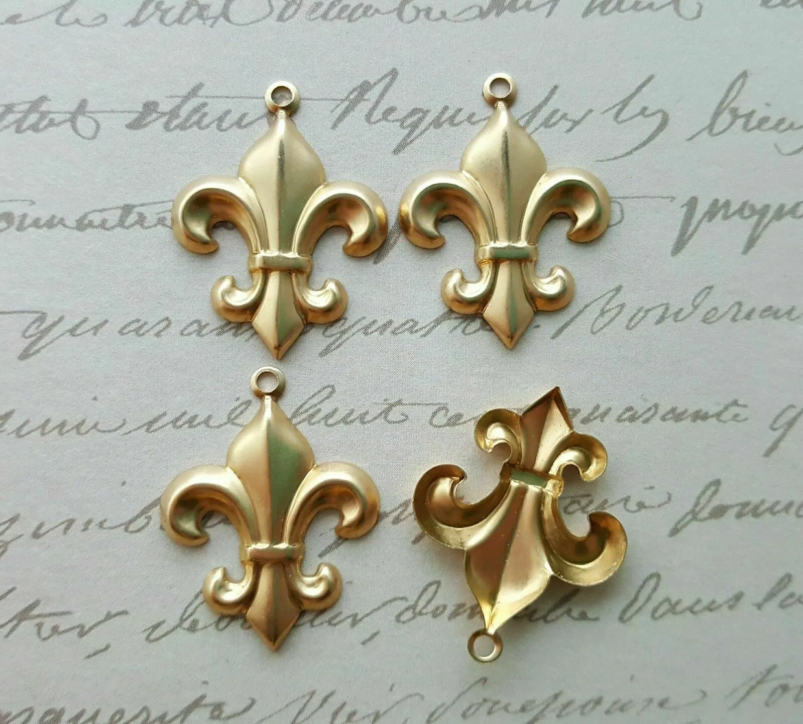 Brass Fleur De Lis Charms x 4 - 802WRRAT.