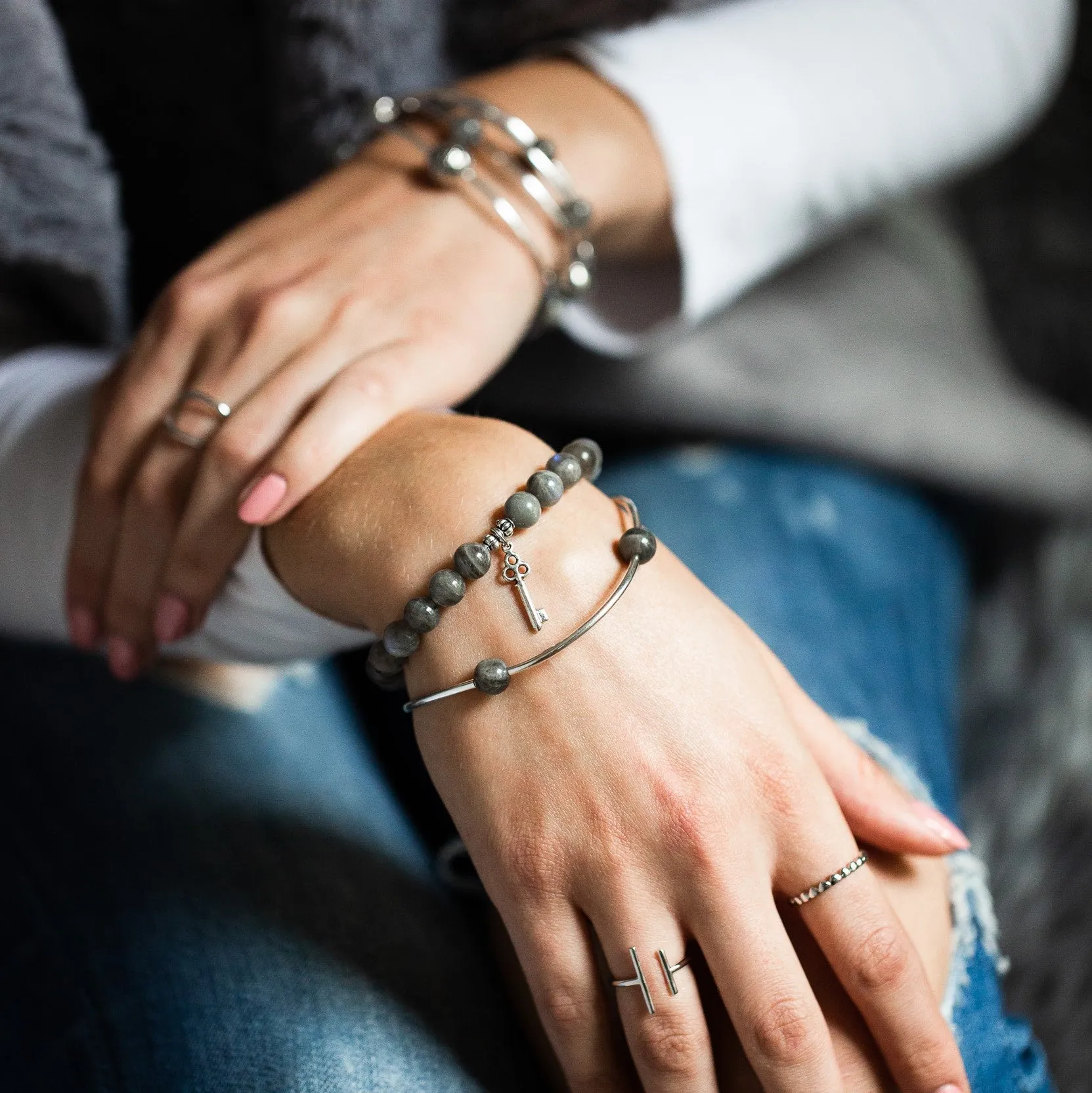 Horseshoe | Stone Beaded Charm Bracelet | Howlite