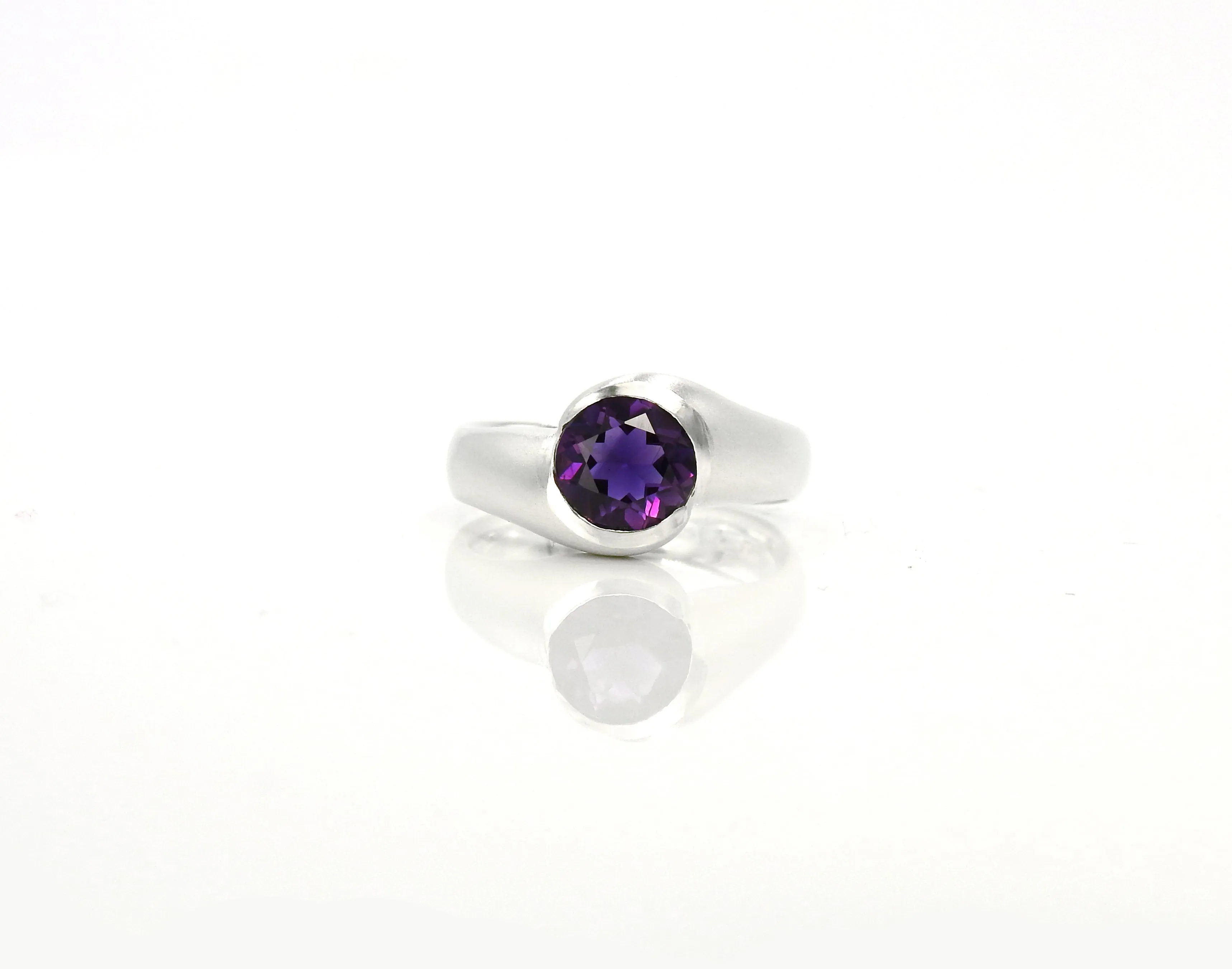 Rounded wrap bezel ring with Amethyst