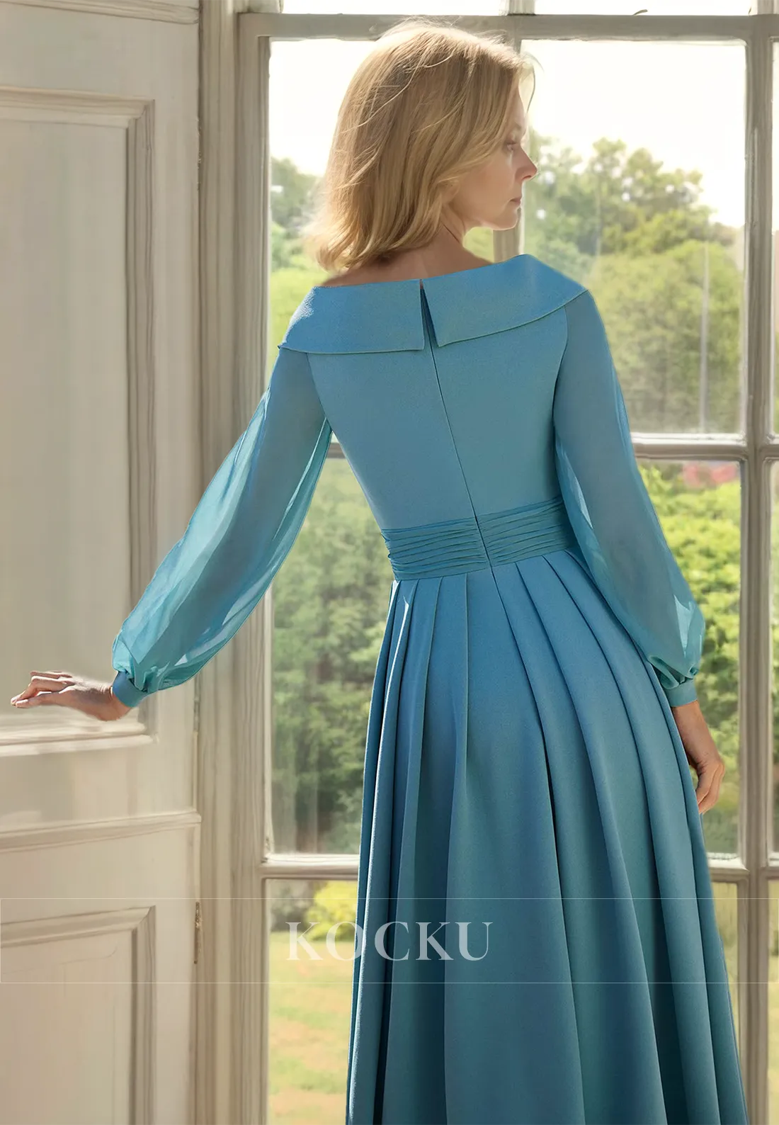 V-Neck Long Sleeves Sheath Pleated Satin Mother of the Bride Dress with Beaded Ccoktail Dress